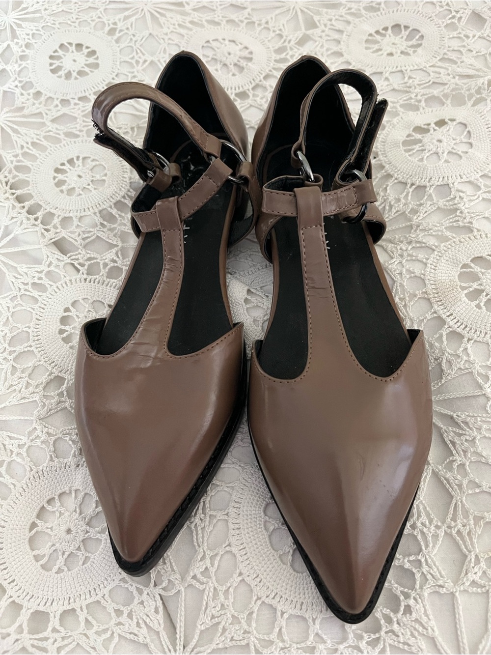 Greycity Women’s Pointed T-Strap Leather Flats in Brown - Size 6.5